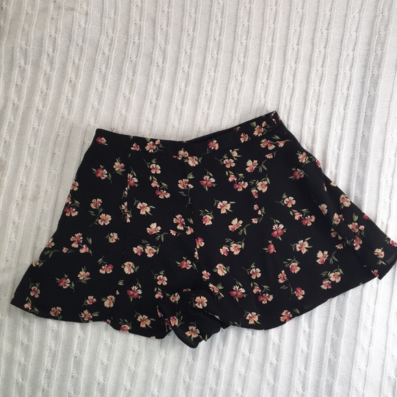 Forever 21 Floral Shorts - size S - Picture 4 of 4